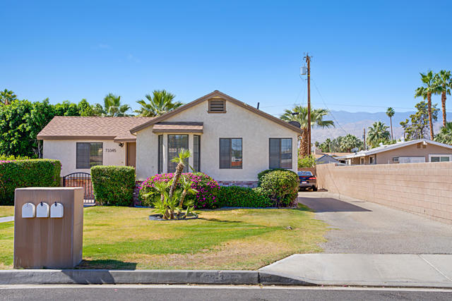 73345 Royal Palm Drive, Palm Desert CA: https://media.crmls.org/mediaz/7600a301-4b04-4deb-8a82-f64817700410.jpg