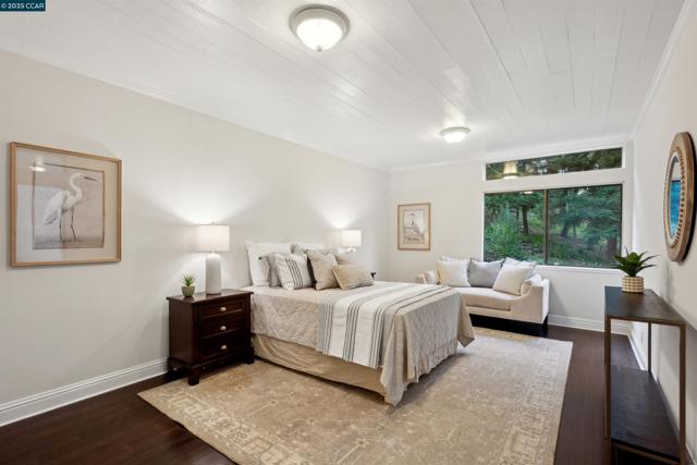 35 Tiger Tail Court, Orinda CA: https://media.crmls.org/mediaz/7601007a-2cb8-4164-8957-9f08185bf5c7.jpg