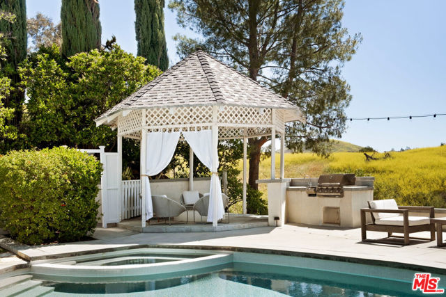 26024 Farmfield Road, Calabasas CA: https://media.crmls.org/mediaz/76011d28-d7d3-409b-804e-7dd7f526b528.jpg