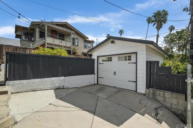 1400 Angelus Avenue, Los Angeles CA: https://media.crmls.org/mediaz/76020197-08bc-48f2-8224-be2be6c0309c.jpg