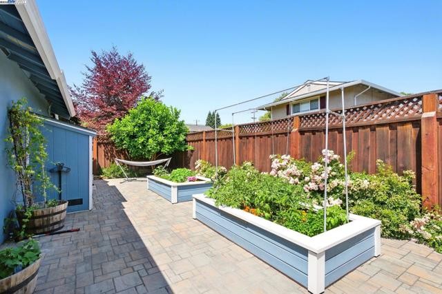 9658 Broadmoor Dr, San Ramon CA: https://media.crmls.org/mediaz/7602579e-b495-4d64-9be8-9d029fb8dc57.jpg
