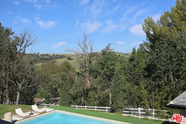 5831 Fitzpatrick Road, Hidden Hills CA: https://media.crmls.org/mediaz/76026c05-6c7f-4b2c-b3a1-262872cac91a.jpg