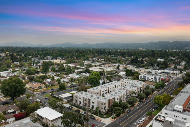 5662 Hazeltine Avenue, Van Nuys CA: https://media.crmls.org/mediaz/76028929-e2e7-461f-9708-b60da36d2067.jpg