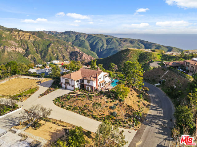 23255 W Paloma Blanca Drive, Malibu CA: https://media.crmls.org/mediaz/76029c15-06c1-4d84-b79a-2eca2b425e84.jpg