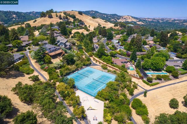 109 Bria Ct, Walnut Creek CA: https://media.crmls.org/mediaz/7603102f-8643-4687-8af2-3a21df1aa9bf.jpg