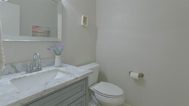 37076 Saint Edwards St, Newark CA: https://media.crmls.org/mediaz/76039528-5228-4681-bc38-99cd8aec549c.jpg