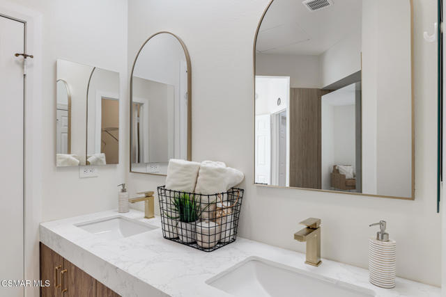 4153 Brookcrest Court, Moorpark CA: https://media.crmls.org/mediaz/76046931-e112-444b-b6a0-f0144a8728a7.jpg