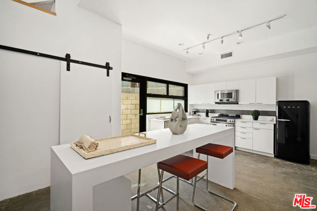 815 Hampton Drive, 6 photo 6