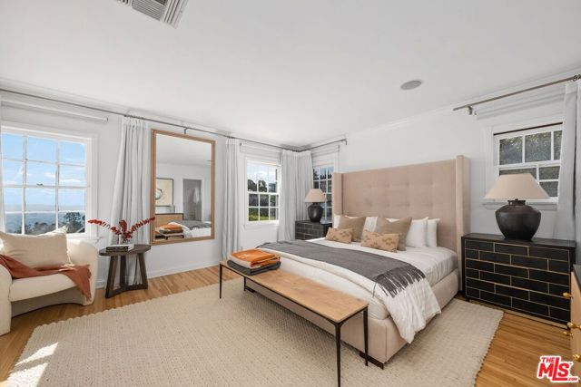 1455 Belfast Drive, Los Angeles CA: https://media.crmls.org/mediaz/7604c725-06dd-4f65-b0be-3e50c46a49a0.jpg