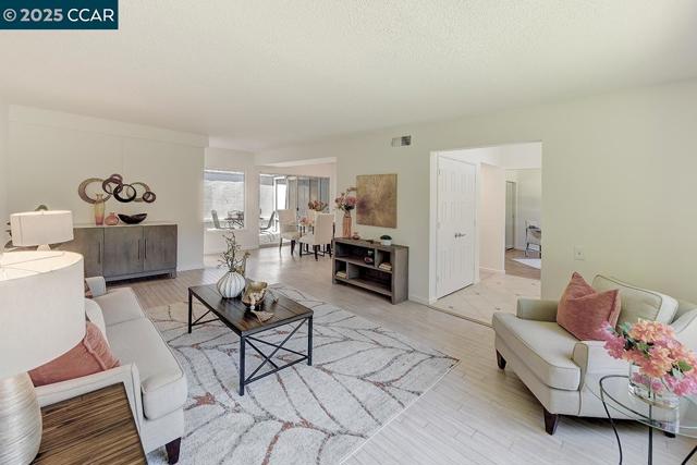 1517 Oakmont, Walnut Creek CA: https://media.crmls.org/mediaz/760619f9-dba8-4e8a-b419-2c59915f5176.jpg