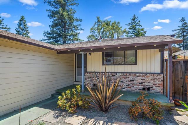 440 Rutherford Avenue, Redwood City CA: https://media.crmls.org/mediaz/76068b51-0c73-4207-b9f9-7918f7cdf8a1.jpg