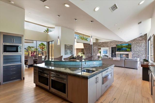 72 Royal Saint Georges Way, Rancho Mirage CA: https://media.crmls.org/mediaz/76069a37-74e7-4471-8b5a-3780804848b0.jpg