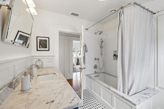 6040 LAWTON AVENUE, Oakland CA: https://media.crmls.org/mediaz/7606a2c6-bc6d-467f-a614-e0d967d0e2af.jpg
