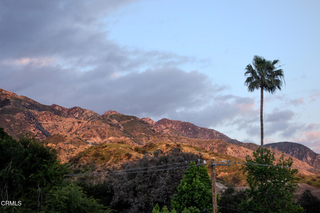 https://media.crmls.org/mediaz/7607bfbd-89fd-436d-8b3e-785891ac65df.jpg?preset=X-Large