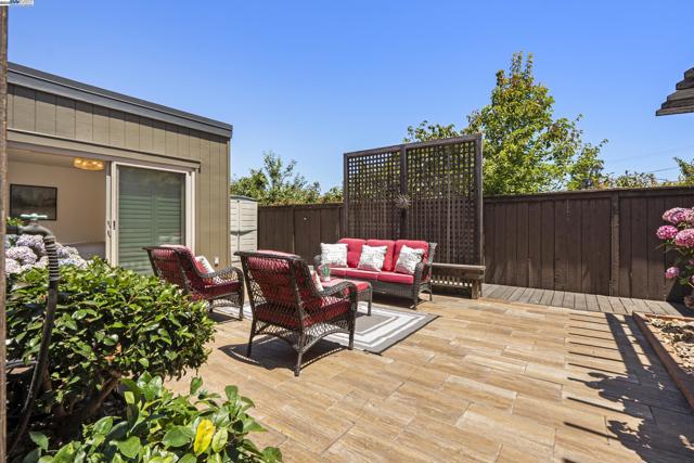 3527 Magnolia Dr, Alameda CA: https://media.crmls.org/mediaz/7607cb5c-d6a1-468b-b08a-619e76b5fd53.jpg