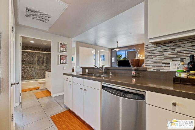 930 E Palm Canyon Drive, Palm Springs CA: https://media.crmls.org/mediaz/7607d870-ad75-4f14-8ed1-5257382d88a6.jpg