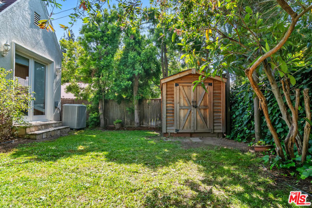 1710 Santa Paula Place, Glendale CA: https://media.crmls.org/mediaz/760889c0-4eb5-45f1-b947-24fc3ebbb2d1.jpg