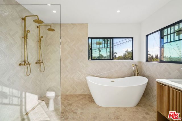 2353 Lucerne Avenue, Los Angeles CA: https://media.crmls.org/mediaz/7608b030-8ff1-44cd-a856-cd22f2458709.jpg