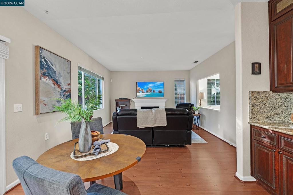 https://media.crmls.org/mediaz/7608c216-5bae-4918-b8d4-05df2b74c9fe.jpg?preset=X-Large
