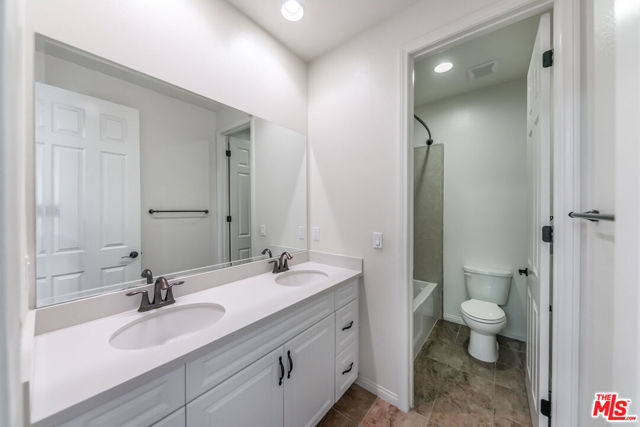 22379 Driftwood Court, Santa Clarita CA: https://media.crmls.org/mediaz/76094bad-38eb-4a71-bc6a-f286c9a36a35.jpg