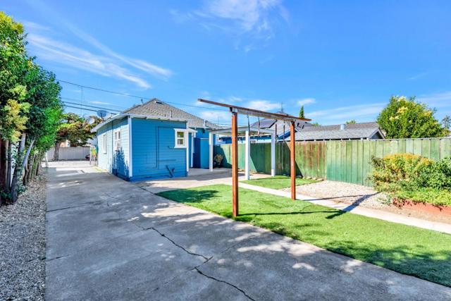 714 Tilton Avenue, San Mateo CA: https://media.crmls.org/mediaz/76097a08-85e8-49d9-a954-c28b41737061.jpg