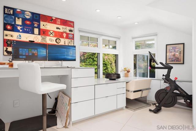 1729 Coast Blvd, Del Mar CA: https://media.crmls.org/mediaz/760a2fcd-b62b-463b-86bf-32b879974cec.jpg