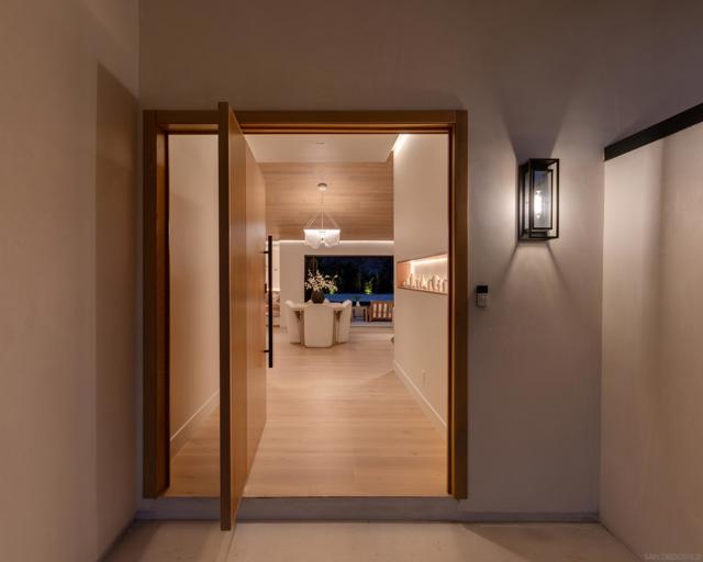 5826 Soledad Mountain Rd, La Jolla CA: https://media.crmls.org/mediaz/760a5736-6a16-4790-b914-e585e10eb9da.jpg