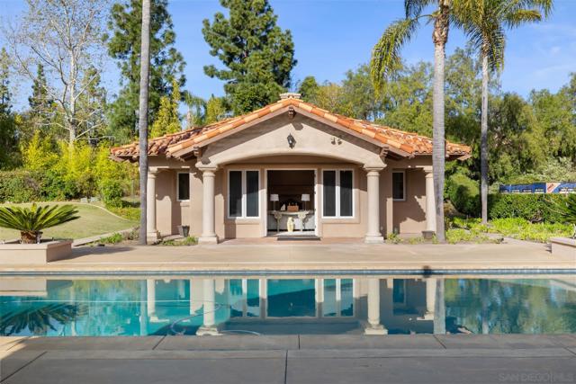 18050 Rancho La Cima Corte, Rancho Santa Fe CA: https://media.crmls.org/mediaz/760a809c-c20f-4d4f-b188-1a8c58846c30.jpg