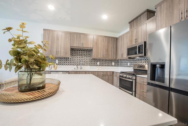 340 SWEET PLACE, Fallbrook CA: https://media.crmls.org/mediaz/760a8104-d5df-4768-9506-b5939f62c40e.jpg