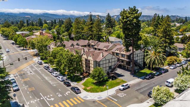 1116 Brewster Ave, Redwood City CA: https://media.crmls.org/mediaz/760b03da-c150-4ba6-8422-62ac54e63590.jpg