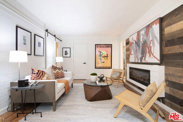 565 N Arden Boulevard, Los Angeles CA: https://media.crmls.org/mediaz/760b7193-95d3-42c5-a2bf-64d6c6eb0160.jpg