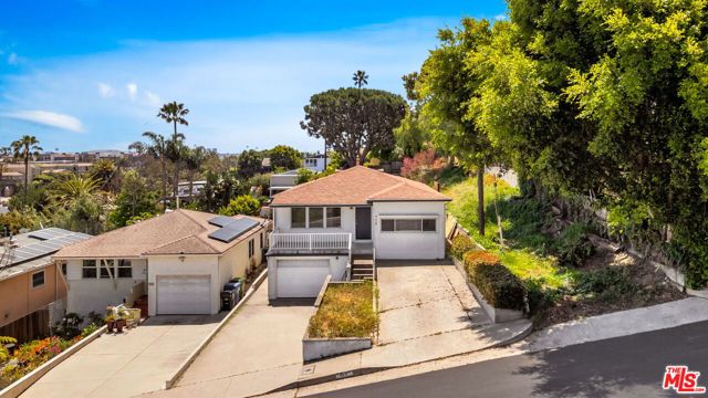 408 W Manchester Avenue, Playa del Rey CA: https://media.crmls.org/mediaz/760bf8fc-eeae-4906-af35-7f13d68fa00e.jpg