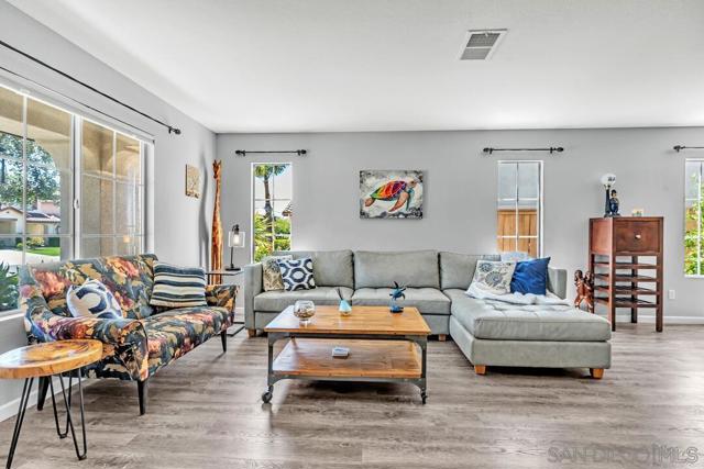 4252 Alta Vista Court, Oceanside CA: https://media.crmls.org/mediaz/760d0593-a315-4960-9c30-042adaa327a2.jpg