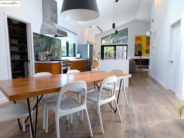 206 Donohoe ST, East Palo Alto CA: https://media.crmls.org/mediaz/760d0a30-730b-4e6f-af14-b03228d00d48.jpg