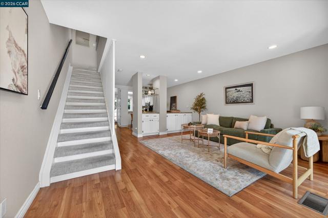 Image 5 of 30 For 1358 Walden Rd