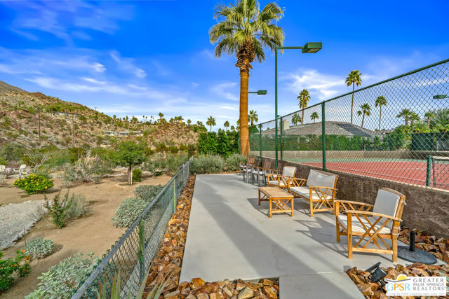 120 E Perlita Circle, Palm Springs, CA 92264