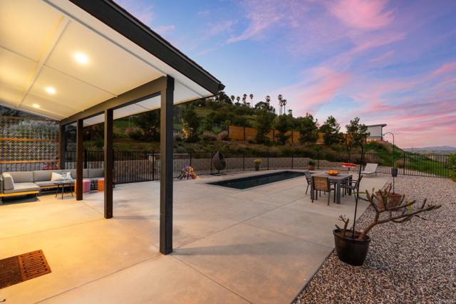 Detail Gallery Image 12 of 75 For 6937 Kellyn Ln, Vista,  CA 92084 - 4 Beds | 4/1 Baths