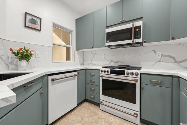 26514 Arboretum Way, Murrieta CA: https://media.crmls.org/mediaz/760dab1f-99bd-4bcb-845f-e573cccd0023.jpg