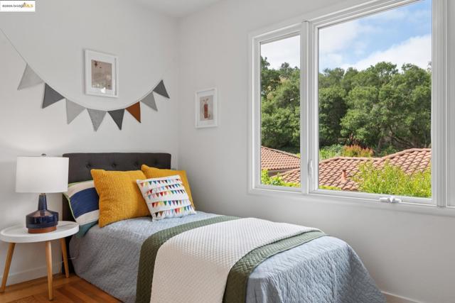 6141 Broadway Ter, Oakland CA: https://media.crmls.org/mediaz/760df416-c77f-47db-bf0d-1da01d31c40a.jpg