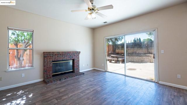 632 Burwood WAY, Antioch CA: https://media.crmls.org/mediaz/760e1144-b342-4aeb-b62f-5a72d02e907d.jpg