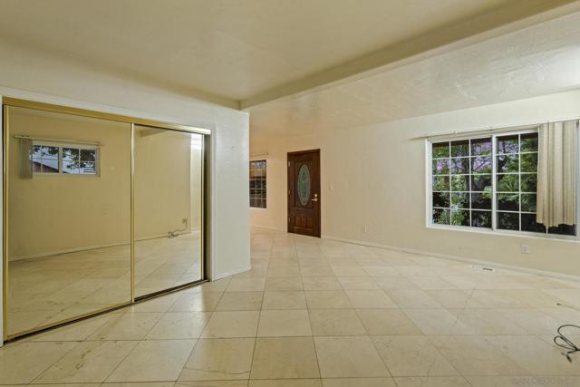 Image 16 of 37 For 6430 La Jolla Scenic Dr S