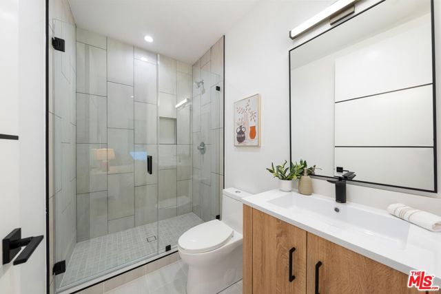 4637 Dunas Lane, Tarzana CA: https://media.crmls.org/mediaz/760e4278-b8f1-48ac-a7ef-027a8d5126e6.jpg