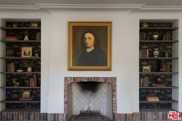 3756 Effingham Place, Los Angeles CA: https://media.crmls.org/mediaz/760e46b1-2944-458c-bdaf-ff2c361cfe94.jpg