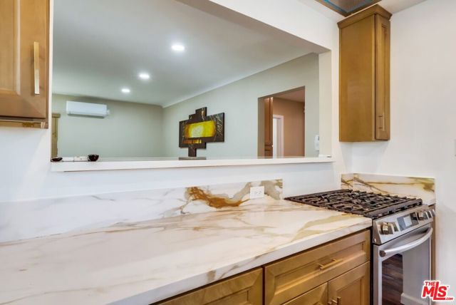 7220 10th Avenue, Los Angeles CA: https://media.crmls.org/mediaz/760e517c-6e2e-4d39-ae14-412ec953a346.jpg