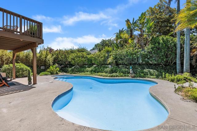 9511 Via Pereza, San Diego CA: https://media.crmls.org/mediaz/760f087d-3563-4ce6-93ea-29efa0617b2e.jpg