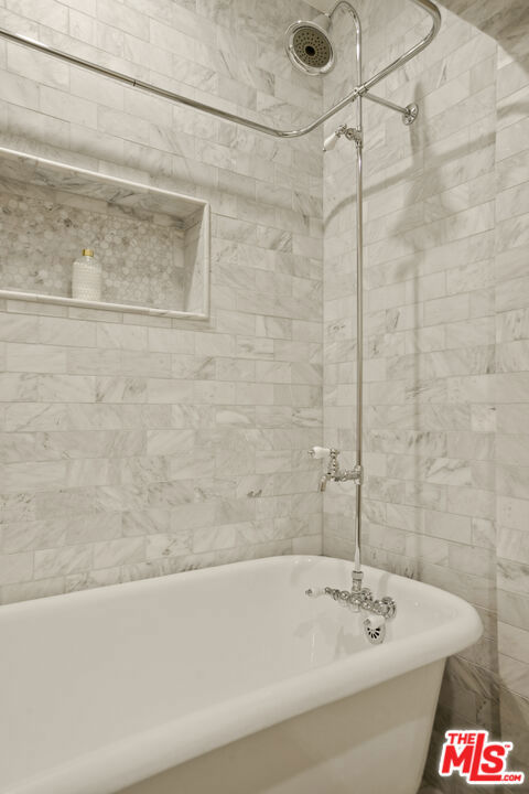 225 S Ardmore Avenue, Los Angeles CA: https://media.crmls.org/mediaz/760f18d4-85a0-48b4-a8d9-a6a96432f7aa.jpg