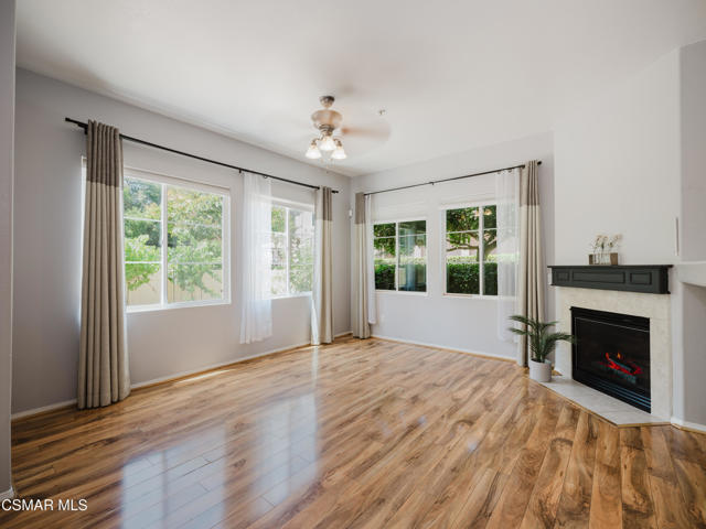 1368 Ashton Park Lane, Newbury Park CA: https://media.crmls.org/mediaz/760f5bdd-f4e7-4bfb-8cb4-7b2ac71112f3.jpg