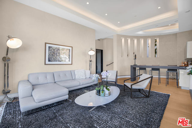 2501 Zorada Drive, Los Angeles CA: https://media.crmls.org/mediaz/760f6f5b-8702-4248-8cef-ba7d999d9cf9.jpg