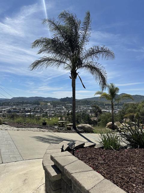 Detail Gallery Image 16 of 17 For 945 Deodar Rd, Escondido,  CA 92026 - 3 Beds | 3 Baths