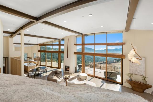 10027 Tall Oak Drive, Escondido CA: https://media.crmls.org/mediaz/760fa706-fcf3-499d-b50f-73ded4ad6615.jpg